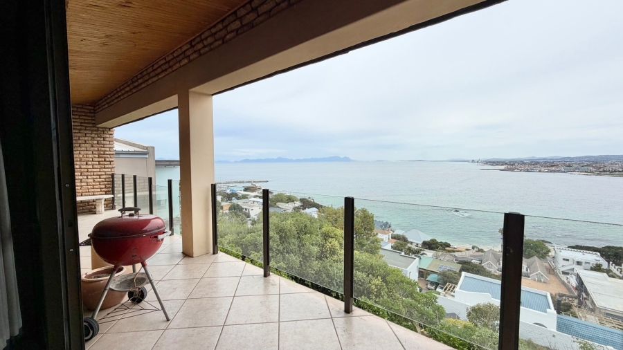 1 Bedroom Property for Sale in Mountainside Western Cape